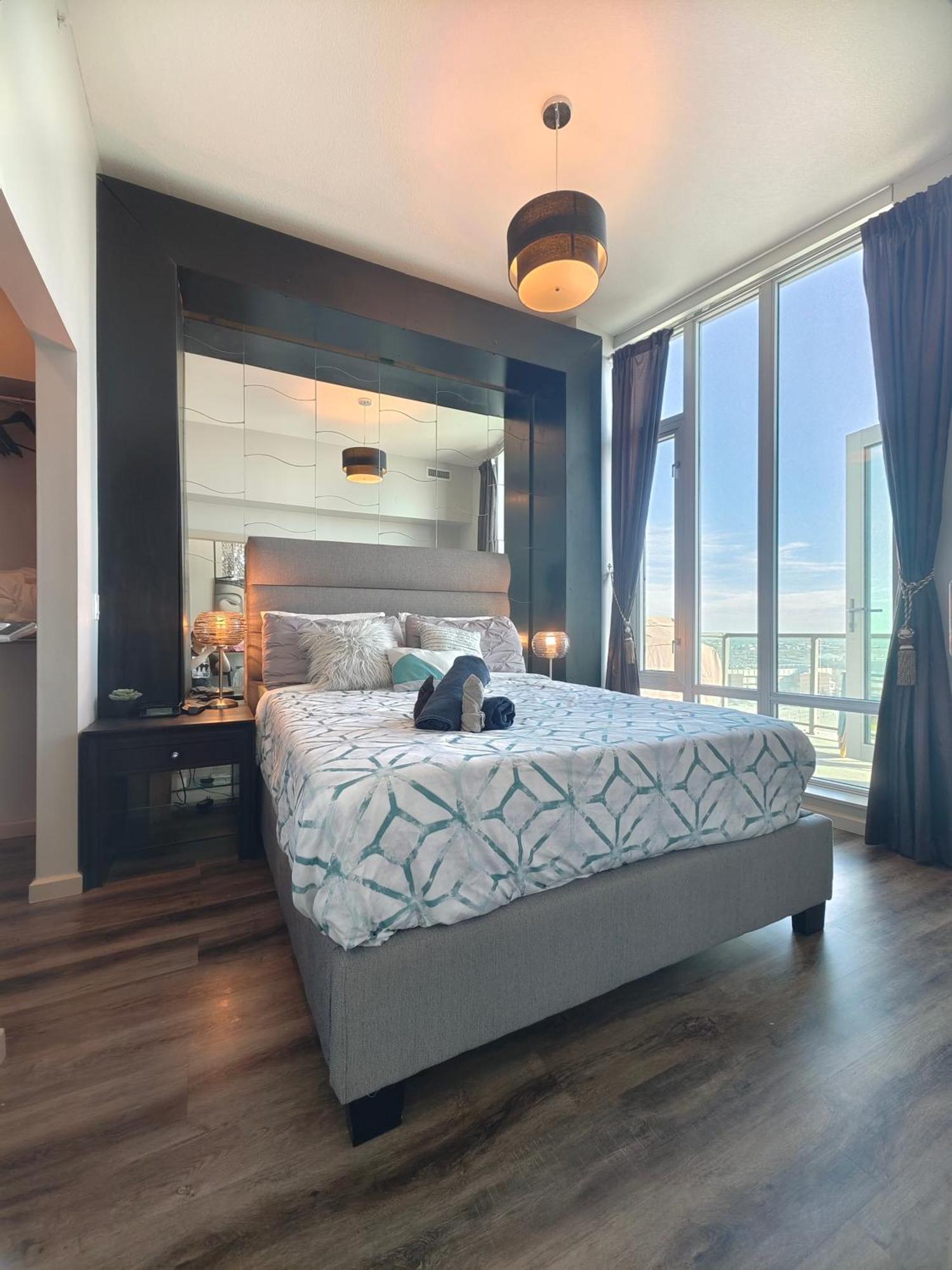 Monki Di Executive Suites - Alura YYC المظهر الخارجي الصورة
